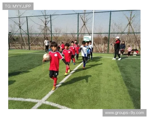 小孩围绕足球梦想展开的趣味日常对话故事标题温馨篇章欢乐成长记